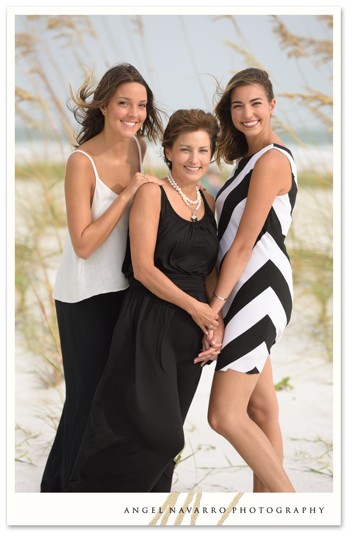 Daughters_Mother_Beach_Portrait