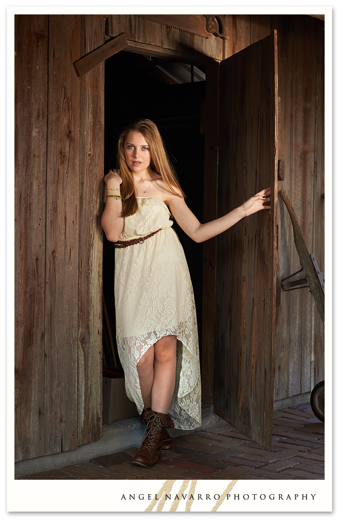 High-School-Senior-Picture-Girl-Barn