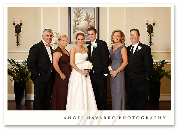 Wedding portrait with the family.